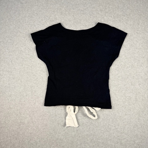 Subdued Tops - Elegant Black and White Short Sleeve Top